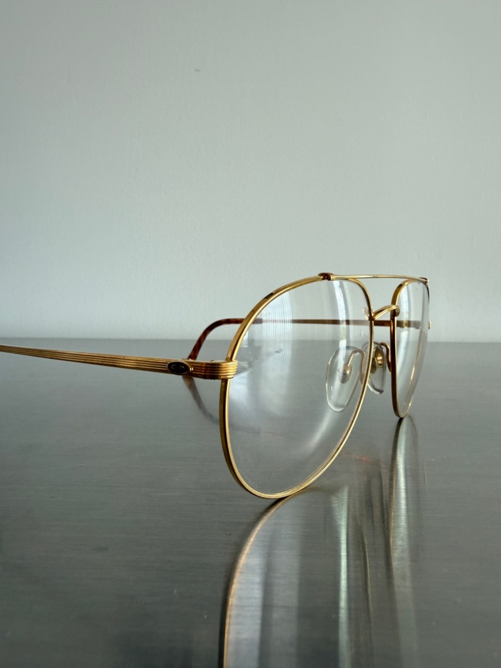 80’s Vintage Dior Gold aviator Glasses with Tortoiseshell Temples - Picture 4 of 14